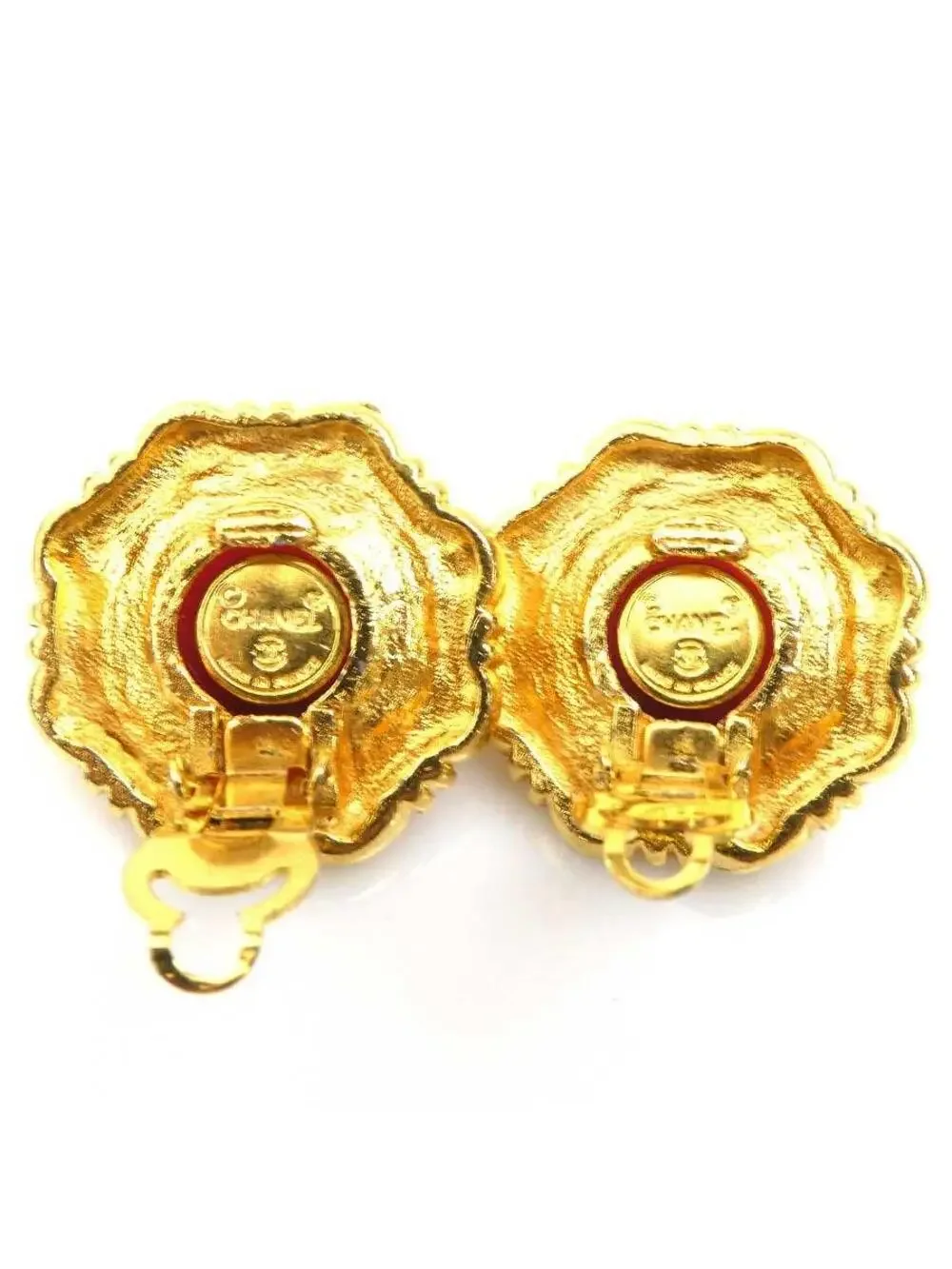 CHANEL elevate your